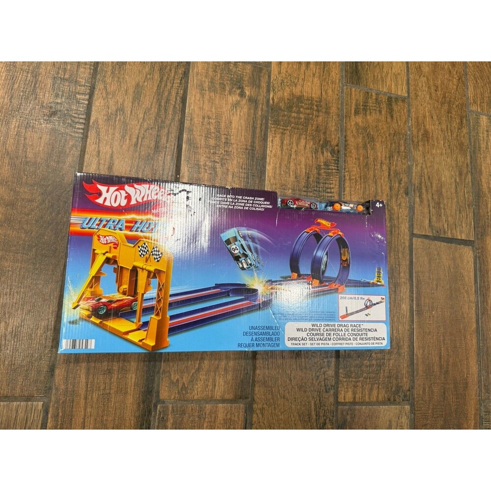 Hot Wheels Ultra Hots Wild Drive Drag Race Track Set HGV65 NIB Sealed 6.5-Foot